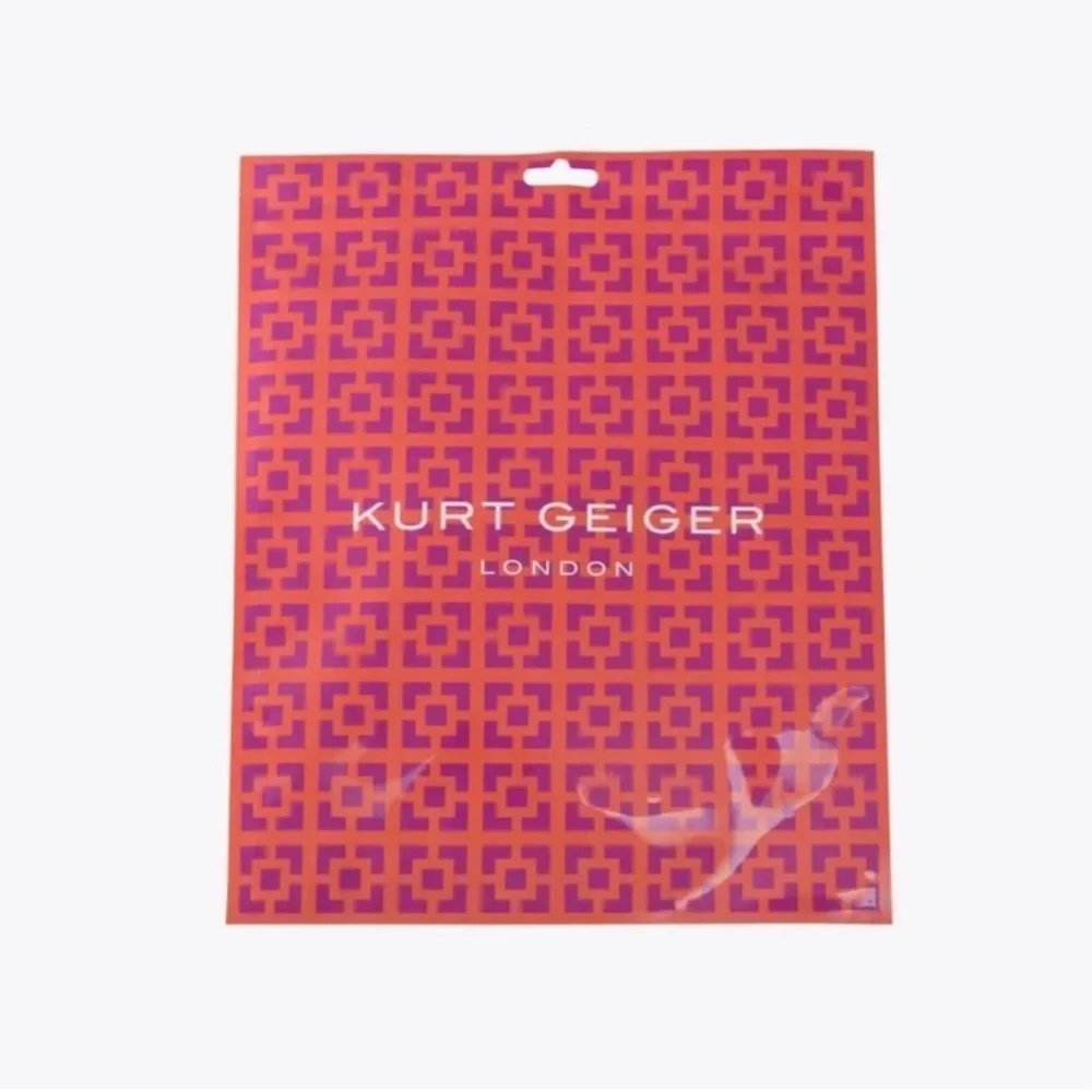 🍀 Kurt Geiger London Kurt's Motel - keychain & stickers Multi Pack